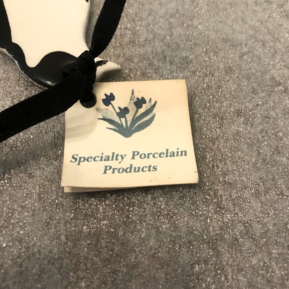 PENGUIN ORNAMENT. HAND MADE OF PORCELAIN. Penguin is in excellent condition. - Picture 4 of 6